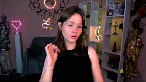 Helli online show from 10/17/25, 07:16