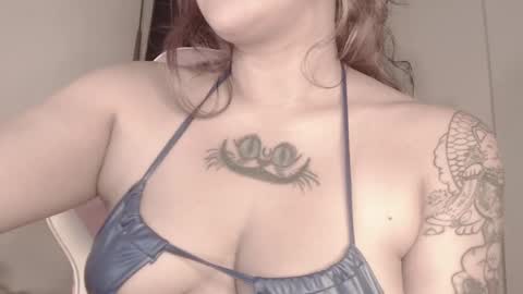 Snapshot of hello_demonkitty chatting on 12/28/24, 03:47 SIMONA online show from 12/28/24, 03:47