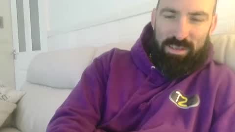 Snapshot of hellobunbunx0 chatting on 10/14/25, 08:37 hellobunbunx0 online show from 10/14/25, 08:37