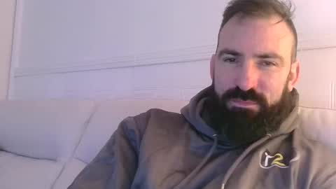 Snapshot of hellobunbunx0 chatting on 10/17/25, 08:06 hellobunbunx0 online show from 10/17/25, 08:06