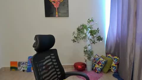 Snapshot of hellotitty_ chatting on 12/16/24, 06:10 Sandy online show from 12/16/24, 06:10