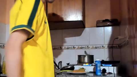 Snapshot of helokitkat chatting on 09/09/25, 03:28 helokitkat online show from 09/09/25, 03:28