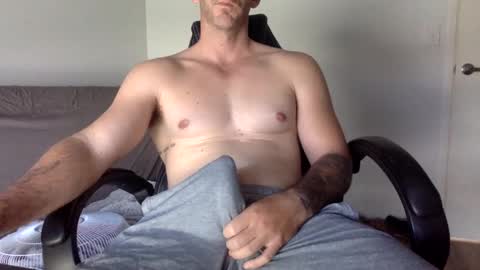 Snapshot of hendo92 chatting on 02/21/25, 03:34 Hendo online show from 02/21/25, 03:34