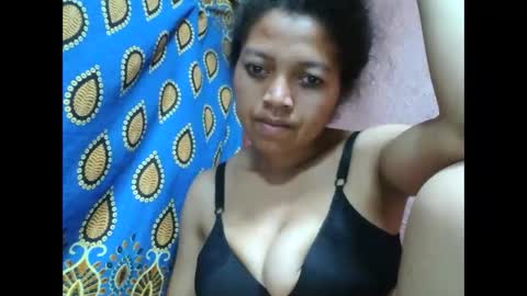 Snapshot of henitsaldy chatting on 10/11/25, 07:23 henitsaldy online show from 10/11/25, 07:23