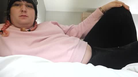 Snapshot of henmasterson chatting on 12/15/25, 01:04 henmasterson online show from 12/15/25, 01:04