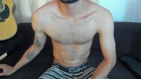 Snapshot of henrik_senn chatting on 09/18/25, 08:33 henrik_senn online show from 09/18/25, 08:33