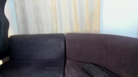 Snapshot of henrik_senn chatting on 10/17/25, 02:48 henrik_senn online show from 10/17/25, 02:48