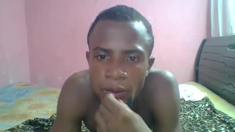 Snapshot of henriotflavien20 chatting on 12/21/24, 11:44 Adrian Honey online show from 12/21/24, 11:44