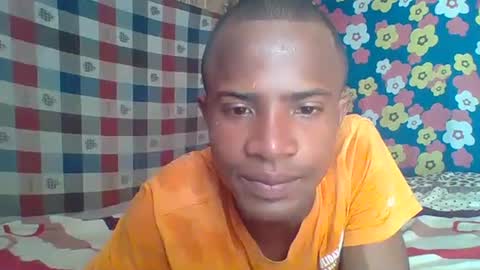 Snapshot of henriotflavien20 chatting on 01/04/25, 07:34 Adrian Honey online show from 01/04/25, 07:34