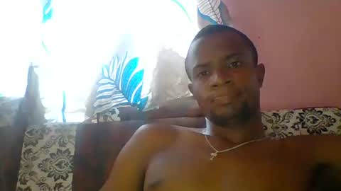 Snapshot of henriotflavien20 chatting on 01/21/25, 06:00 Adrian Honey online show from 01/21/25, 06:00