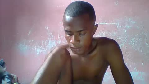 Snapshot of henriotflavien20 chatting on 02/07/25, 02:26 Adrian Honey online show from 02/07/25, 02:26