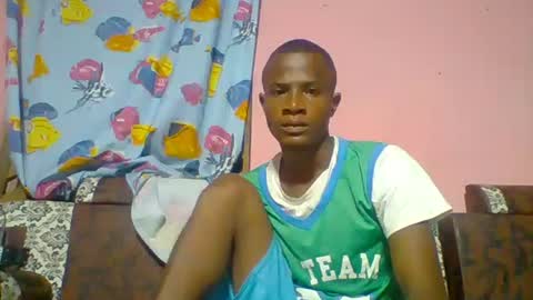 Snapshot of henriotflavien20 chatting on 02/12/25, 02:14 Adrian Honey online show from 02/12/25, 02:14