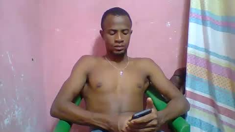 Snapshot of henriotflavien20 chatting on 11/01/25, 02:02 Adrian Honey online show from 11/01/25, 02:02