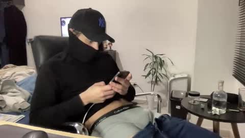 Snapshot of henriquemadaleno chatting on 09/27/25, 02:38 henriquemadaleno online show from 09/27/25, 02:38