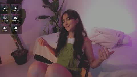 Snapshot of hera_069 chatting on 11/14/25, 07:23 Hello I am Valentina independent Colombian model I love sensuality and pleasure welcome online show from 11/14/25, 07:23