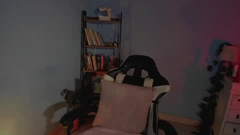 Hello I am Valentina independent Colombian model I love sensuality and pleasure welcome online show from 04/16/26, 04:46