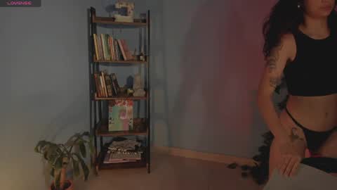 Hello I am Valentina independent Colombian model I love sensuality and pleasure welcome online show from 04/20/26, 11:46