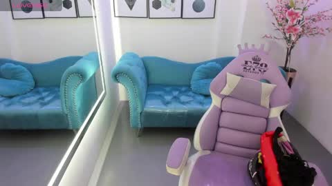 Hera  online show from 04/20/26, 12:30