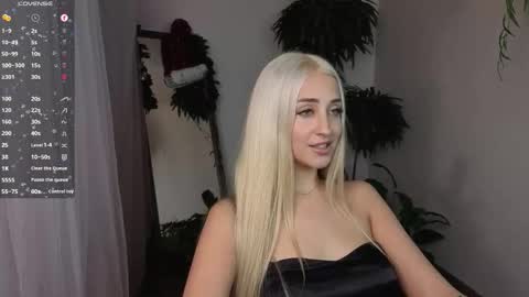 Snapshot of here_wego_again_ chatting on 12/15/25, 02:16 Elise online show from 12/15/25, 02:16