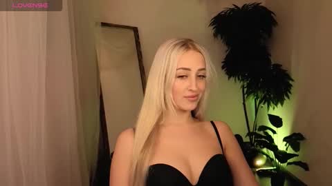 Elise online show from 03/24/26, 02:05