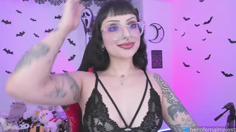 Snapshot of herinfernalmajesty chatting on 12/12/24, 04:48 Marie online show from 12/12/24, 04:48