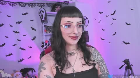 Snapshot of herinfernalmajesty chatting on 01/15/25, 01:56 Marie online show from 01/15/25, 01:56