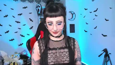 Snapshot of herinfernalmajesty chatting on 02/22/25, 01:11 Marie online show from 02/22/25, 01:11