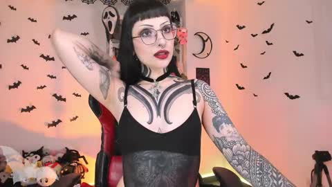 Snapshot of herinfernalmajesty chatting on 10/07/25, 02:20 Marie online show from 10/07/25, 02:20