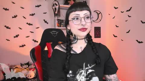 Snapshot of herinfernalmajesty chatting on 10/08/25, 03:15 Marie online show from 10/08/25, 03:15