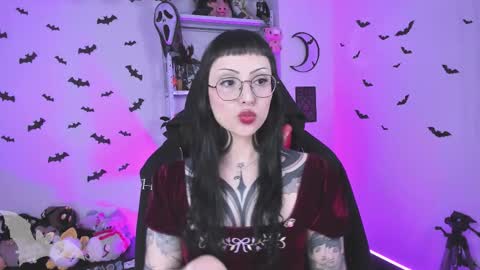 Snapshot of herinfernalmajesty chatting on 03/26/26, 01:55 Marie online show from 03/26/26, 01:55