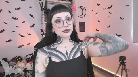 Snapshot of herinfernalmajesty chatting on 04/08/26, 05:13 Marie online show from 04/08/26, 05:13
