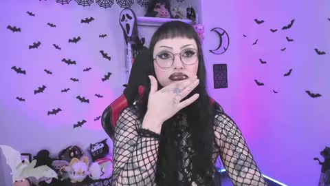 Snapshot of herinfernalmajesty chatting on 04/10/26, 04:12 Marie online show from 04/10/26, 04:12