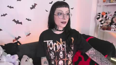 Snapshot of herinfernalmajesty chatting on 04/21/26, 04:45 Marie online show from 04/21/26, 04:45