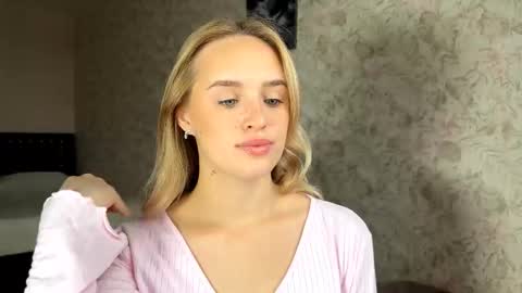 Sylvia online show from 09/20/25, 07:09