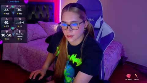 Snapshot of hermione_blonde chatting on 03/04/26, 11:16 hermione_blonde online show from 03/04/26, 11:16