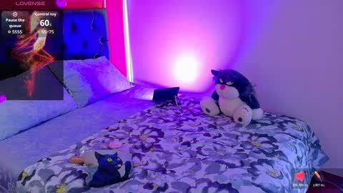 Snapshot of hermione_blonde chatting on 04/13/26, 10:54 hermione_blonde online show from 04/13/26, 10:54