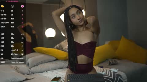 Snapshot of hermionescott chatting on 12/28/24, 11:59 Hermione Scott online show from 12/28/24, 11:59