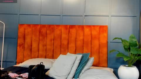 Snapshot of hermionescott chatting on 12/30/24, 12:52 Hermione Scott online show from 12/30/24, 12:52