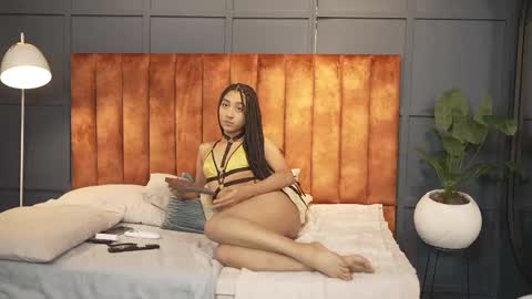 Snapshot of hermionescott chatting on 01/04/25, 12:49 Hermione Scott online show from 01/04/25, 12:49