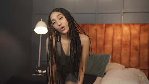 Snapshot of hermionescott chatting on 01/13/25, 03:47 Hermione Scott online show from 01/13/25, 03:47