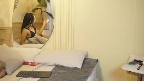 Snapshot of hermionescott chatting on 01/14/25, 01:28 Hermione Scott online show from 01/14/25, 01:28