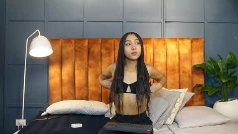 Snapshot of hermionescott chatting on 02/18/25, 01:33 Hermione Scott online show from 02/18/25, 01:33