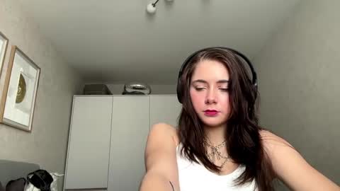 Juliana online show from 04/17/26, 01:25