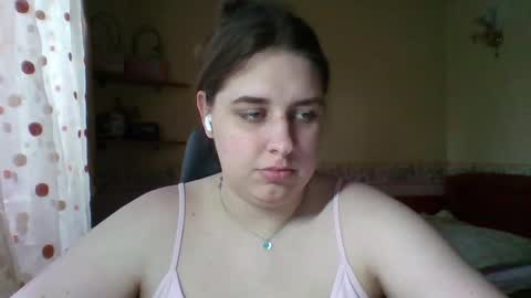 hess_luna_ online show from 04/22/26, 09:01