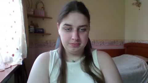 hess_luna_ online show from 04/24/26, 09:01