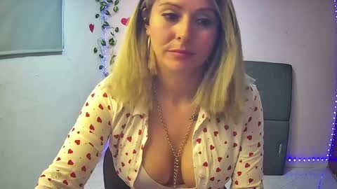 Snapshot of hestesiaxx chatting on 12/11/24, 03:02 Hestesiaxx online show from 12/11/24, 03:02