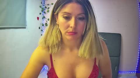 Snapshot of hestesiaxx chatting on 12/13/24, 01:59 Hestesiaxx online show from 12/13/24, 01:59