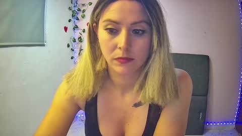 Snapshot of hestesiaxx chatting on 12/14/24, 01:50 Hestesiaxx online show from 12/14/24, 01:50