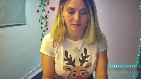 Snapshot of hestesiaxx chatting on 12/19/24, 02:45 Hestesiaxx online show from 12/19/24, 02:45