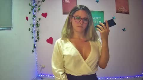 Snapshot of hestesiaxx chatting on 01/15/25, 10:46 Hestesiaxx online show from 01/15/25, 10:46